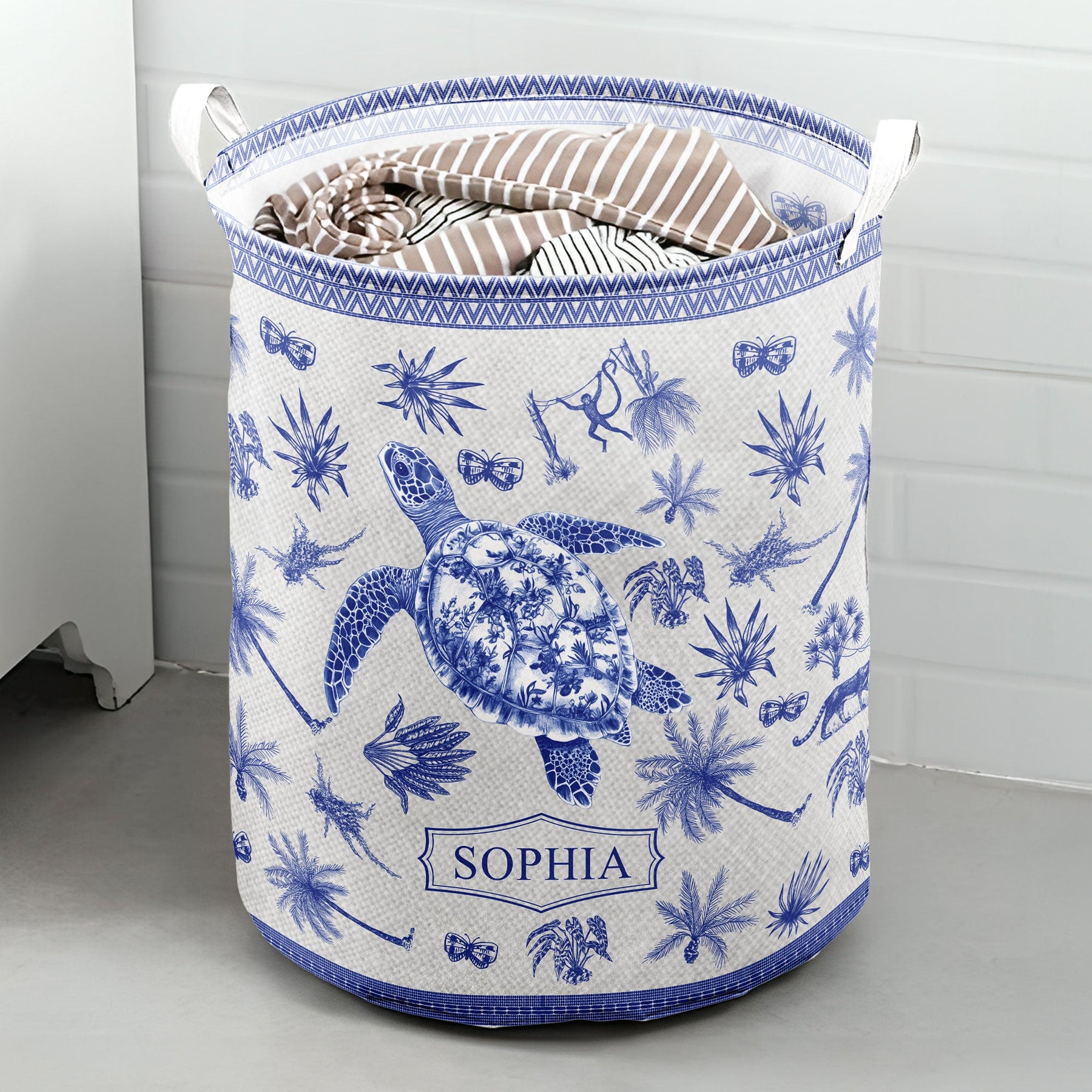 Animal Lovers Chinoiserie Toile De Jouy - Personalized Laundry Storage Basket