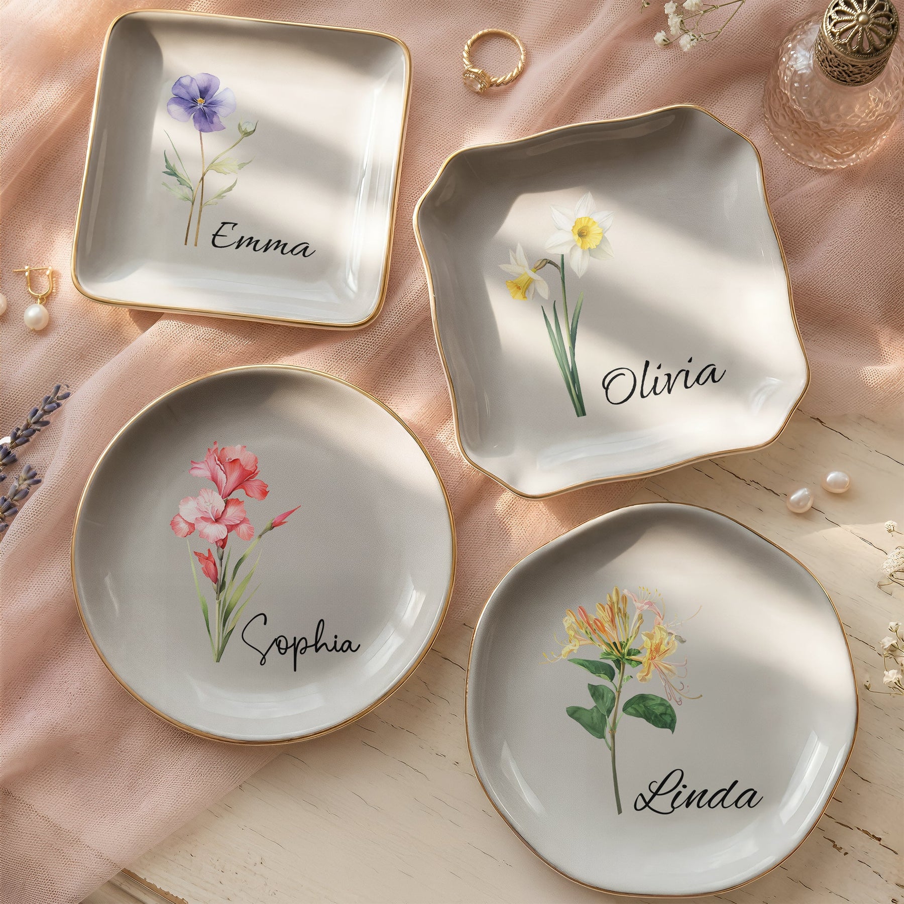 Custom Birth Flower & Name For Her, Gift For Friends, Sisters - Personalized Jewelry Dish